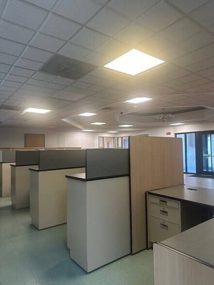 More Photos Of 501 S Stepney Rd, Aberdeen Bank For Sale