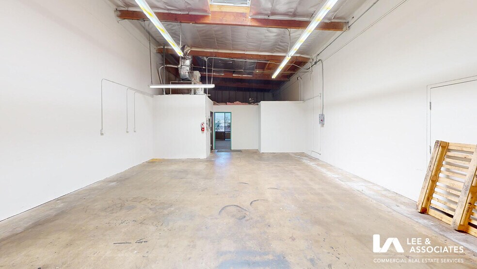 More Photos Of 2698 Junipero Ave, Long Beach Light Distribution For Lease