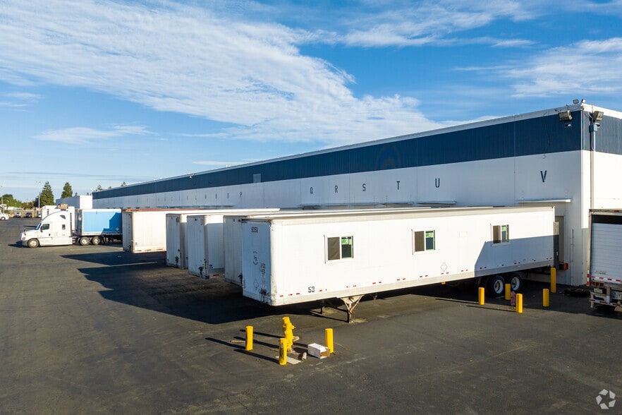 More Photos Of 25509 Industrial Blvd, Hayward Distribution For Lease
