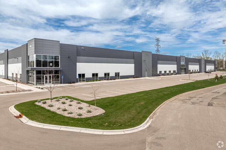 More Photos Of 9525 E River Rd, Coon Rapids Distribution For Lease
