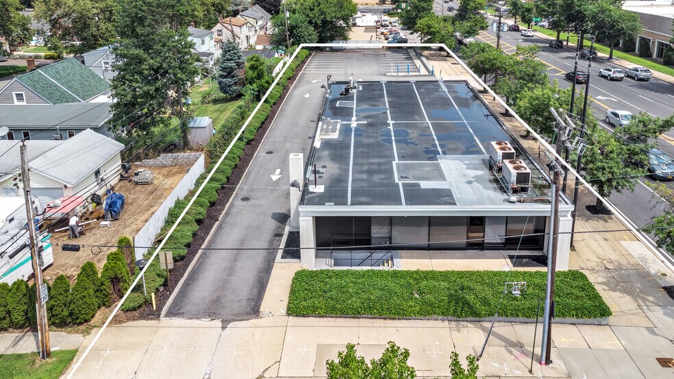 More Photos Of 267 Old Country Rd, Carle Place Bank For Lease