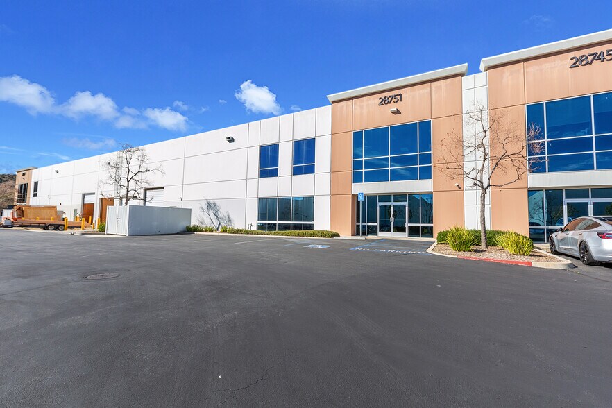 More Photos Of 28751 Industry Dr, Valencia Warehouse For Lease