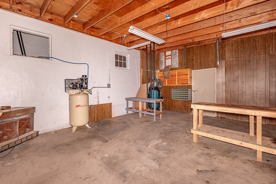 More Photos Of 1101 S 2nd St, Raton Specialty For Sale