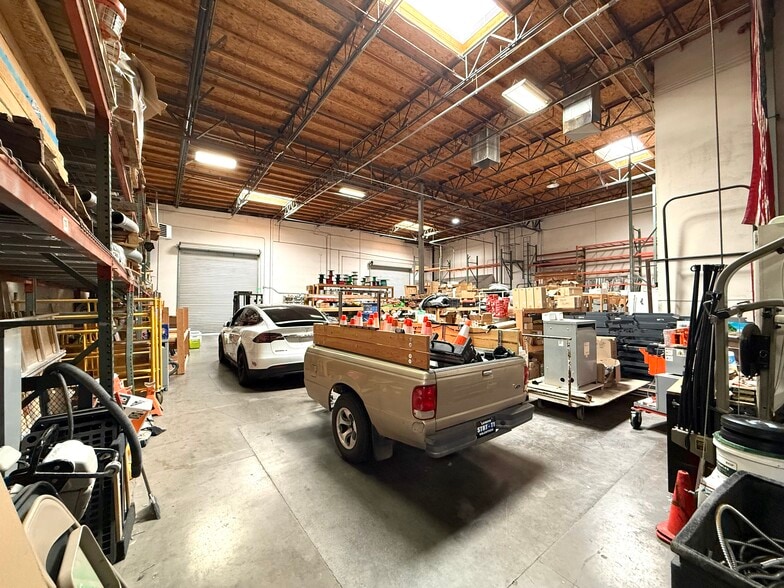 More Photos Of 2995 Coleman St, North Las Vegas Warehouse For Lease