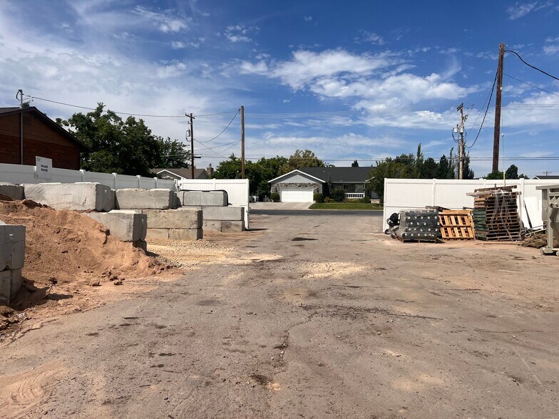 More Photos Of 2751 S 1000 W, Syracuse Showroom For Sale