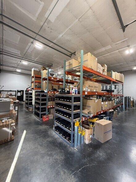More Photos Of 5490 Commercial St SE, Salem Flex For Sale