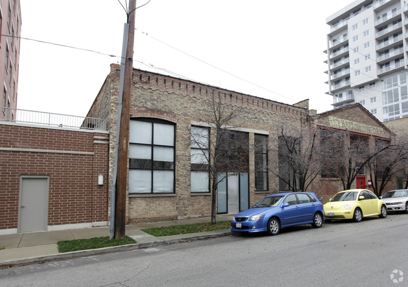 Primary Photo Of 942-944 W Huron St, Chicago Loft Creative Space For Sale