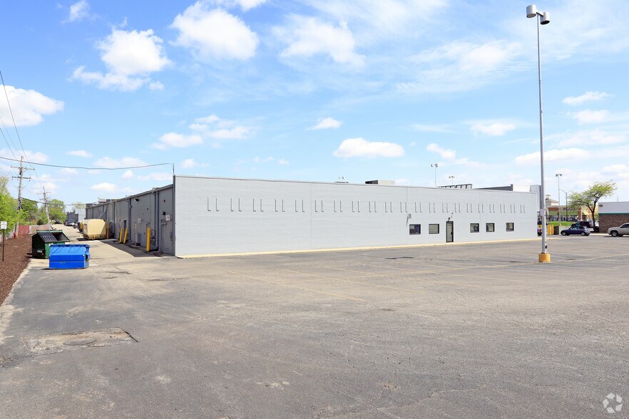 More Photos Of 731-931 E Big Beaver Road, Troy Unknown For Lease