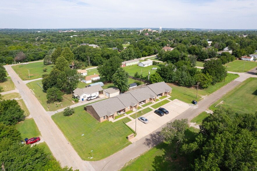 More Photos Of 713 S Locust St, Guthrie Apartments For Sale