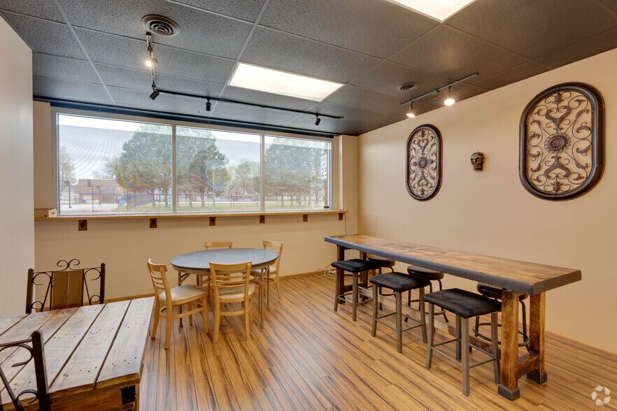 More Photos Of 311 N Broad St, Griffith Restaurant For Sale