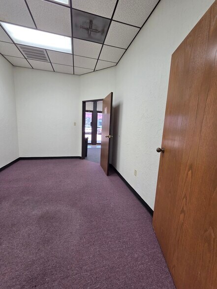 More Photos Of 2210 W Gore Blvd, Lawton Office For Lease
