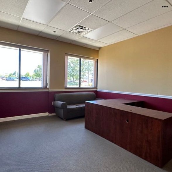 More Photos Of 422 Wards Corner Rd, Loveland Showroom For Lease