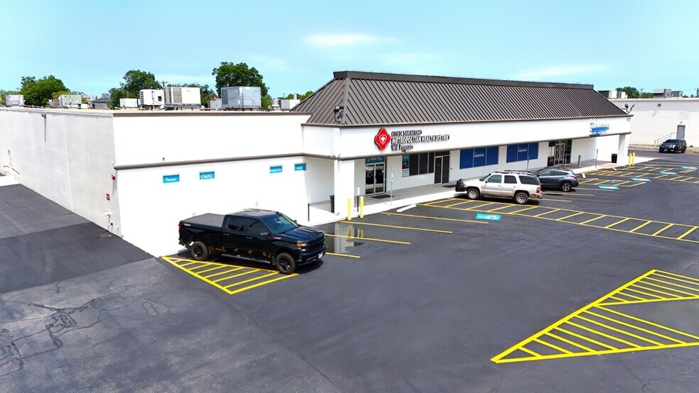 More Photos Of 6723 S Flores St, San Antonio Freestanding For Sale