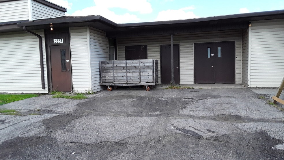 More Photos Of 3857 Eagle Dr, Sanborn Flex For Sale