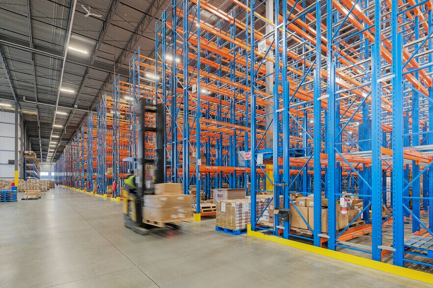 More Photos Of 12714 Coleraine Dr, Bolton Distribution For Lease
