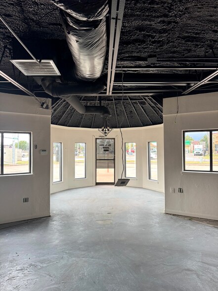 More Photos Of 200 S Fretz Ave, Edmond General Retail For Lease