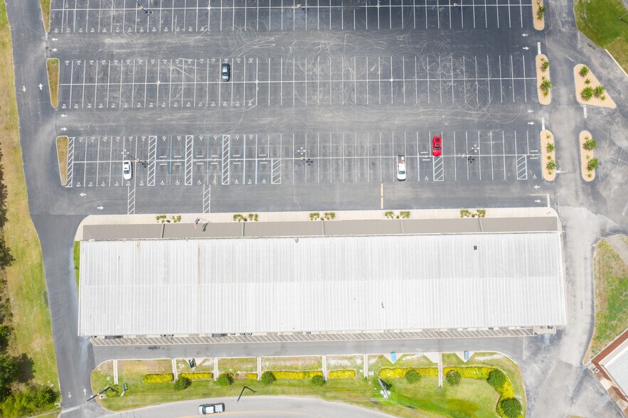 More Photos Of I-75 @ I-75 & U.S. 90, Lake City Unknown For Lease