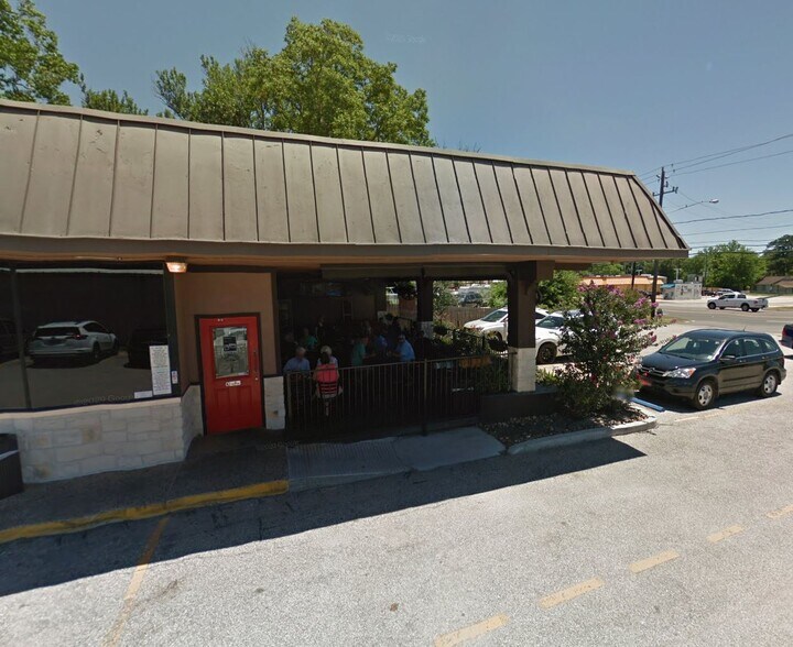 More Photos Of 1000 W Main St, Tomball Restaurant For Lease