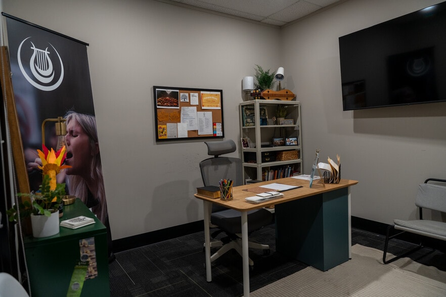 More Photos Of 500 Industrial Dr, Hamilton Industrial For Sale