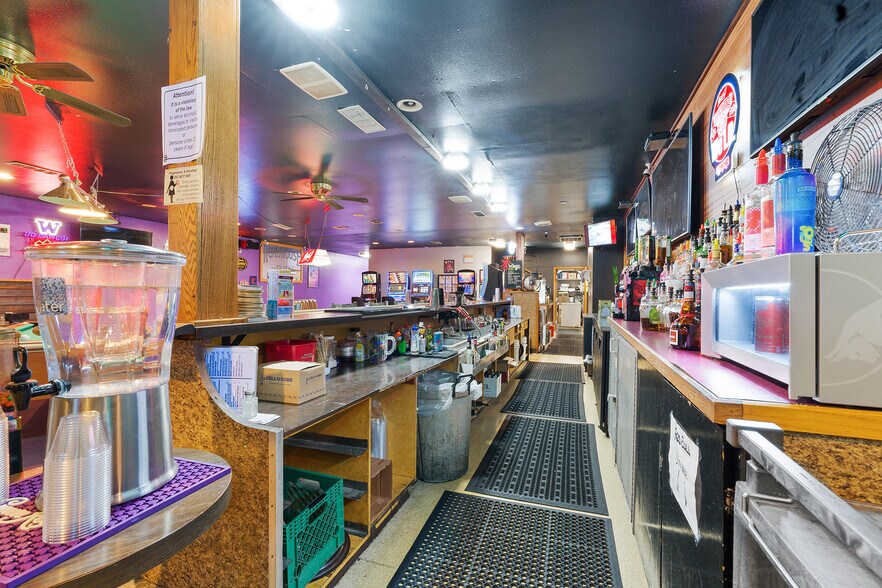 More Photos Of 335 E 3rd St, Lafayette Bar For Sale