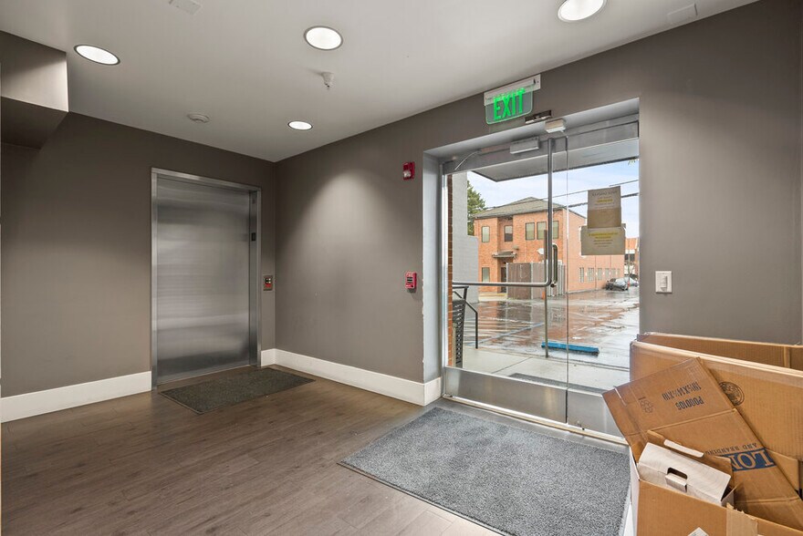 More Photos Of 1420-1422 Burlingame Ave, Burlingame Storefront For Lease