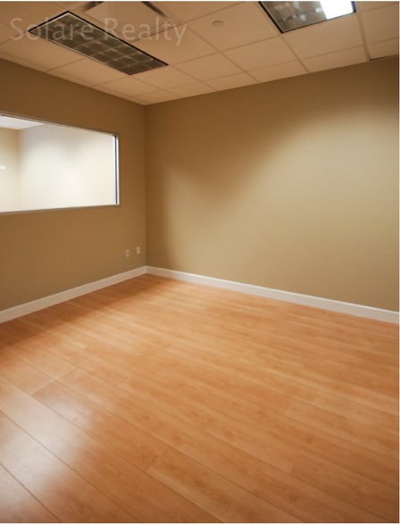 More Photos Of 7751 Kingspointe Pky, Orlando Light Distribution For Lease