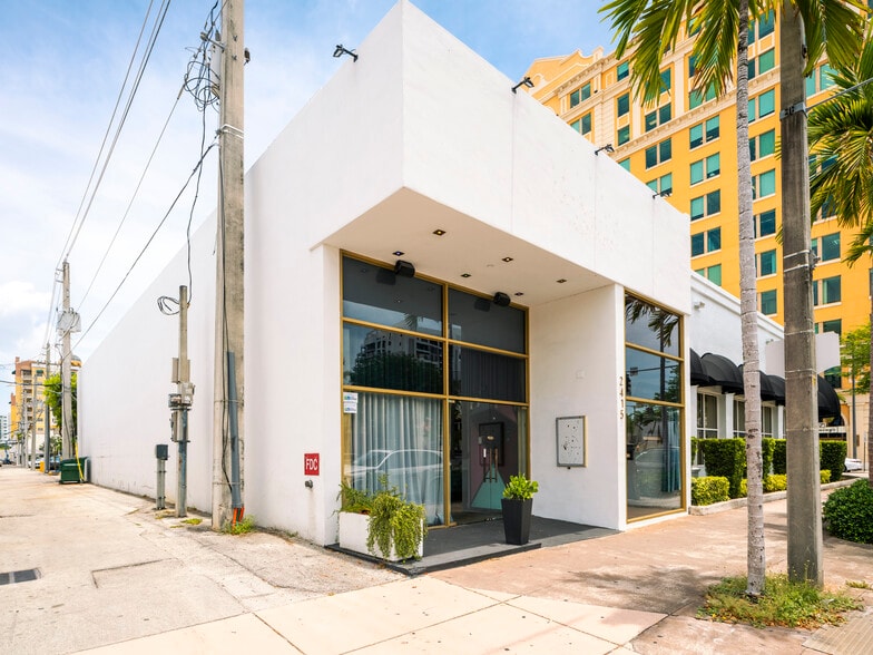 Primary Photo Of 2415 Ponce de Leon Blvd, Coral Gables Restaurant For Lease