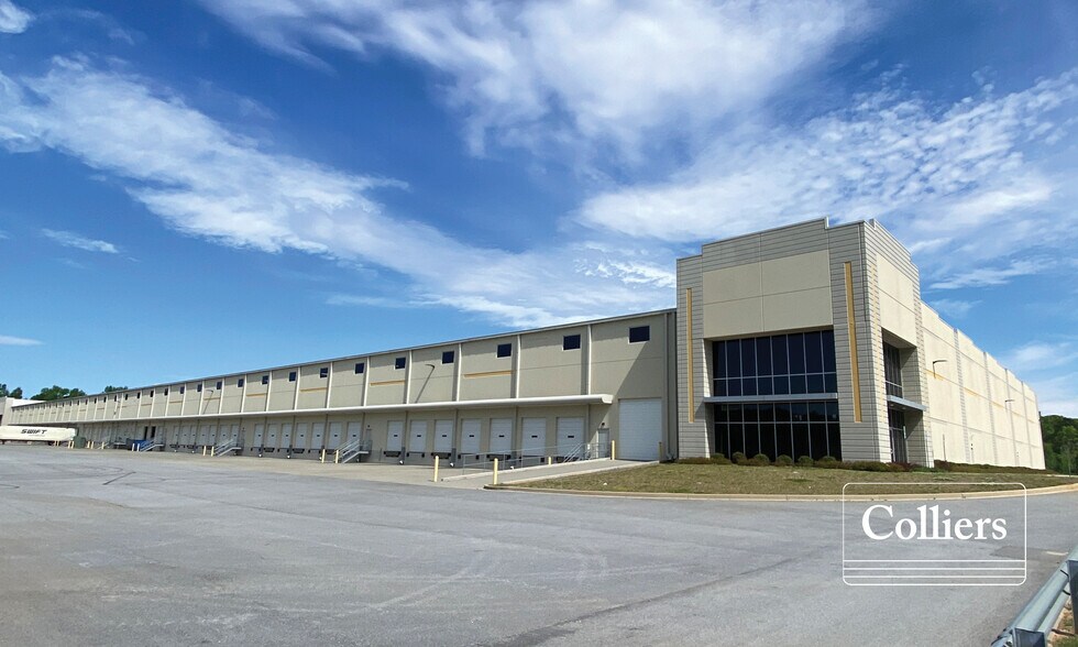 More Photos Of 497 Robin Lake Rd, Duncan Distribution For Lease