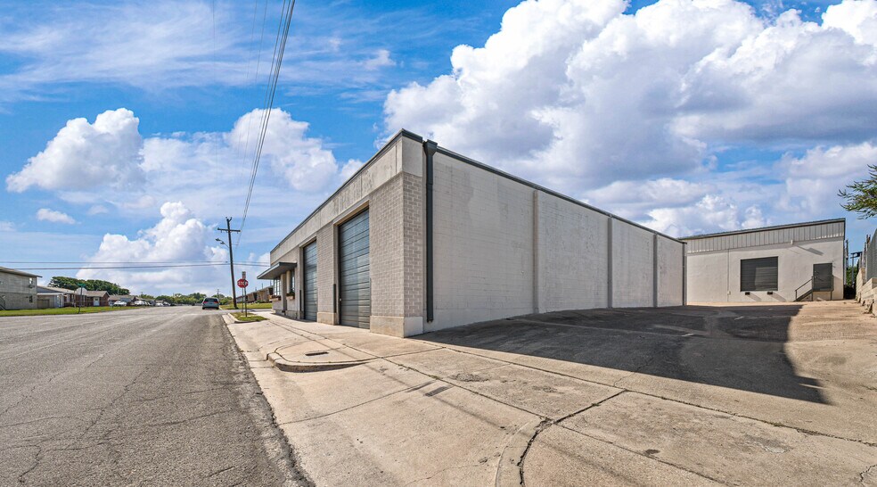 More Photos Of 4520 Fort Ave, Waco Warehouse For Sale