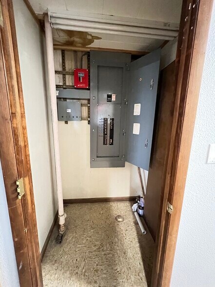 More Photos Of 1330 Banner, Sidney Warehouse For Lease