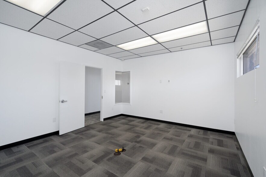 More Photos Of 320 Kentucky St, Bakersfield Manufacturing For Sale