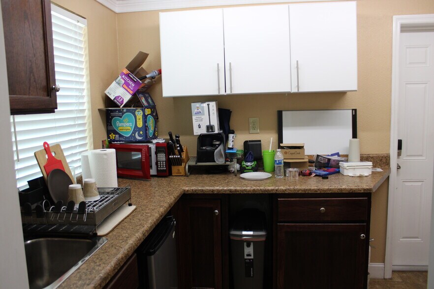 More Photos Of 1505 Lakeview Rd, Clearwater Office For Lease