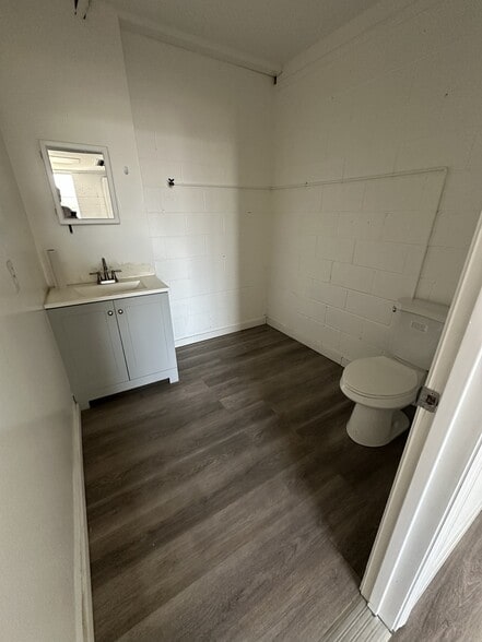 More Photos Of 10066 San Fernando Rd, Pacoima Specialty For Lease