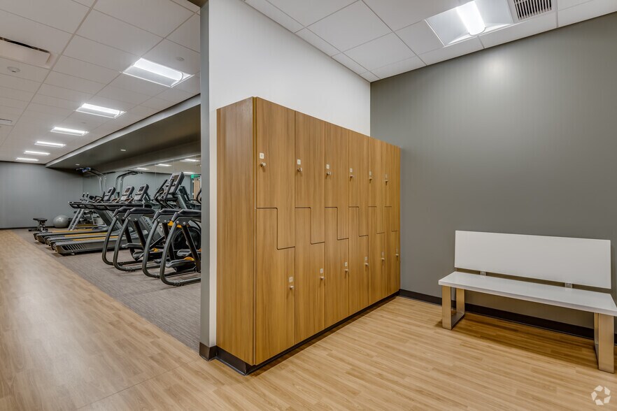 More Photos Of 17335 Golf Pkwy, Brookfield Office For Lease