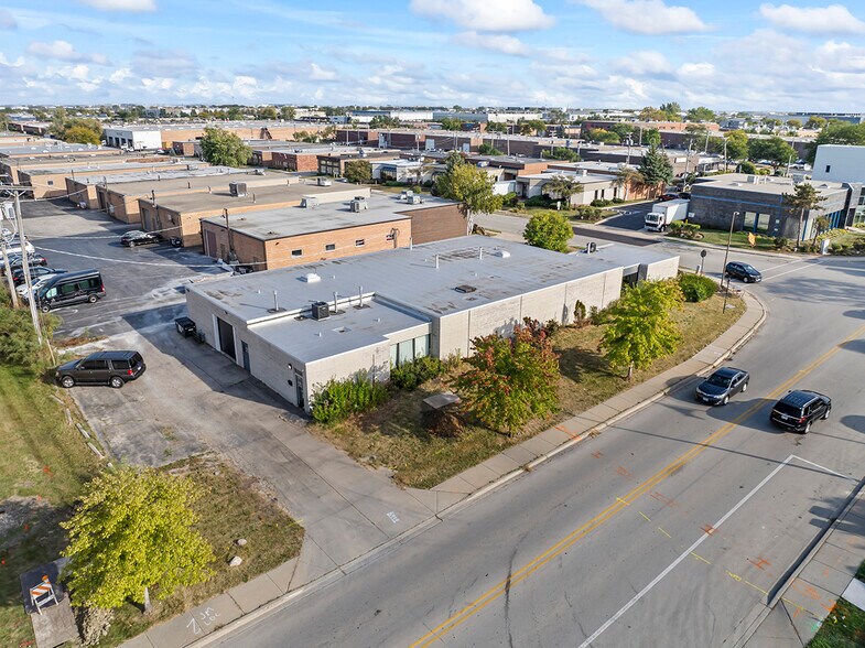 More Photos Of 875 Lively Blvd, Elk Grove Village Warehouse For Lease
