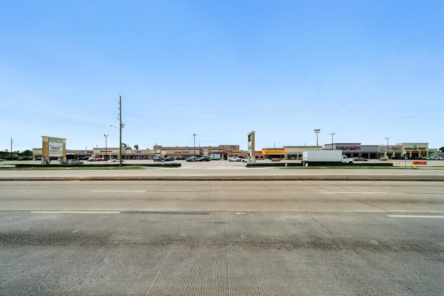 More Photos Of 2119-2227 Cypress Creek Pky, Houston General Retail For Lease