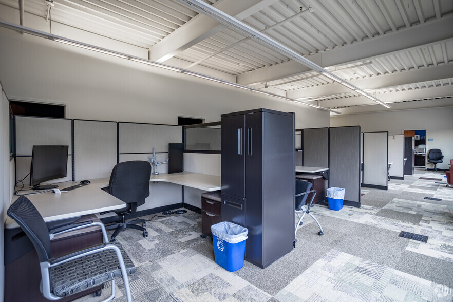 More Photos Of 100 Global View Dr, Warrendale Office For Lease