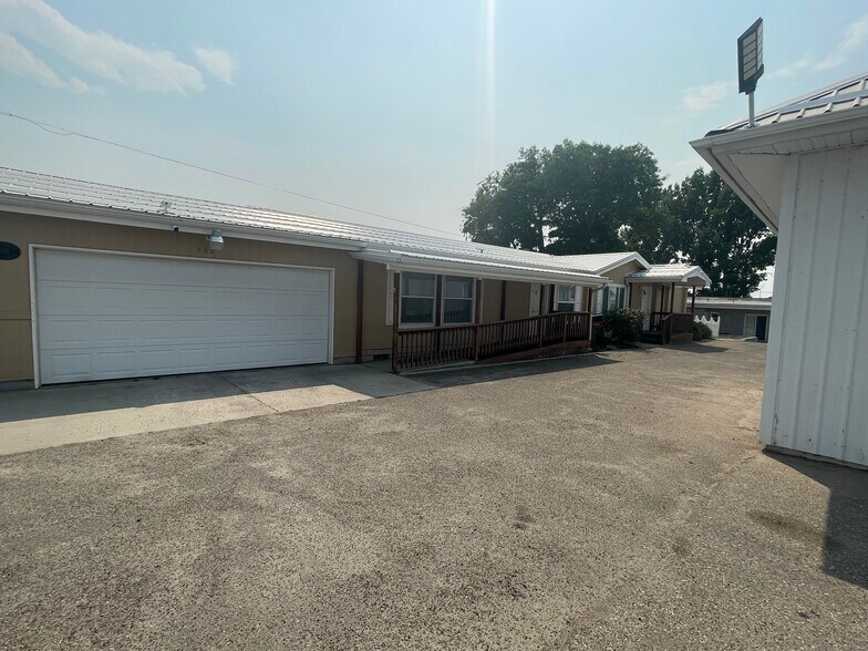 More Photos Of 482 SE 1st Ave, Ontario Self Storage For Sale