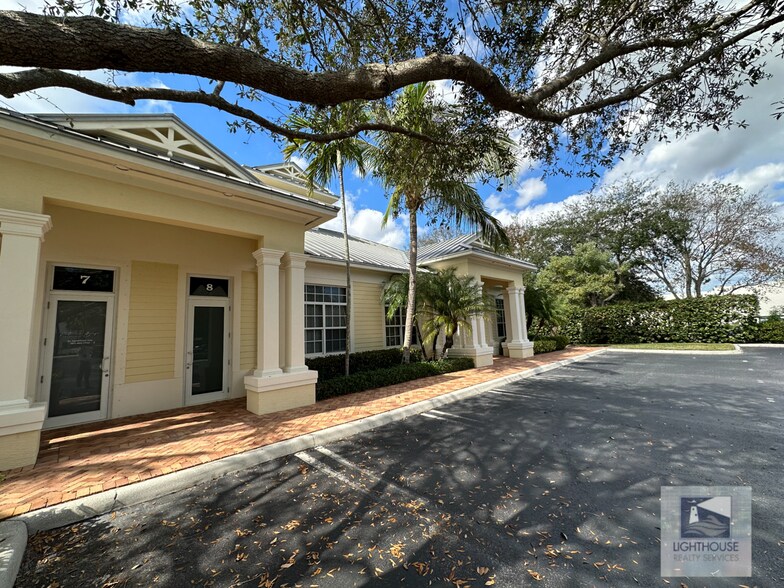 More Photos Of 1935 Commerce Ln, Jupiter Office For Lease