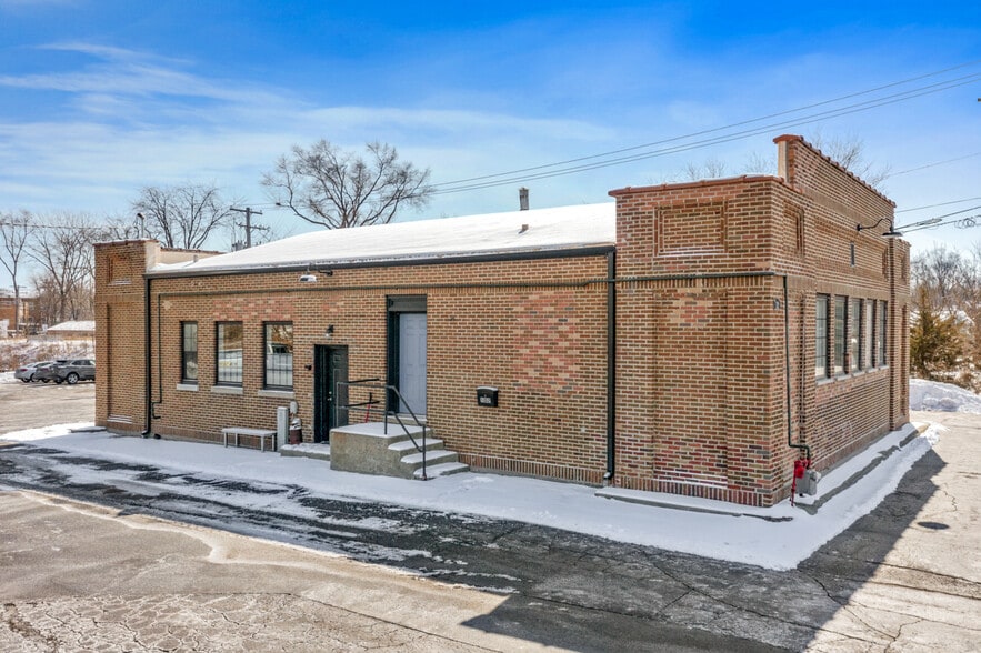 More Photos Of 1315 E Main St, St Charles Warehouse For Sale