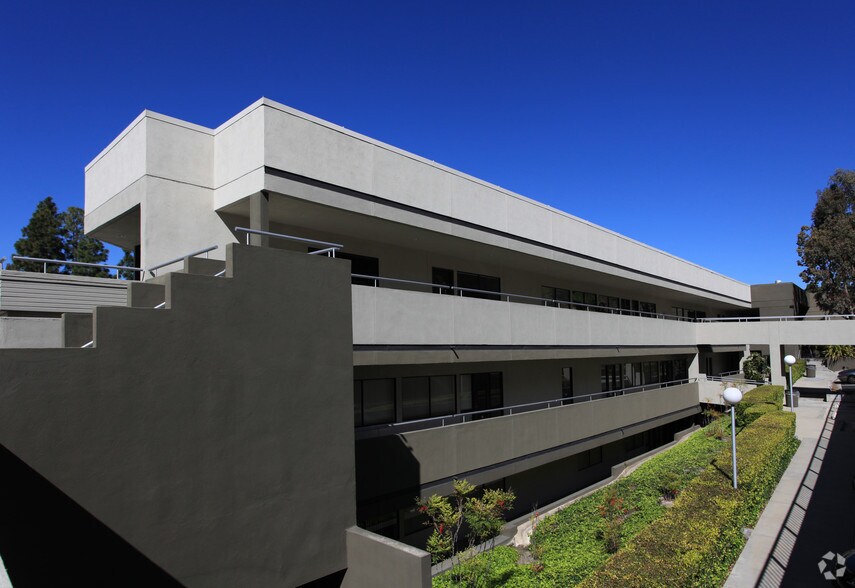 More Photos Of 500 Silver Spur Rd, Rancho Palos Verdes Office For Lease