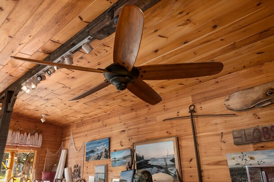 More Photos Of 10 McKown St, Boothbay Harbor Storefront For Sale