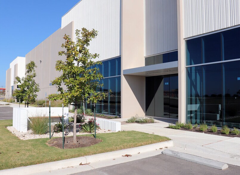 More Photos Of Heatherwilde and SH 45, Pflugerville Unknown For Lease