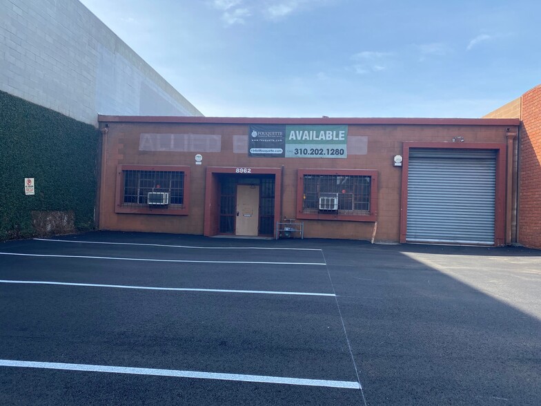 Primary Photo Of 8962 Ellis Ave, Los Angeles Manufacturing For Lease