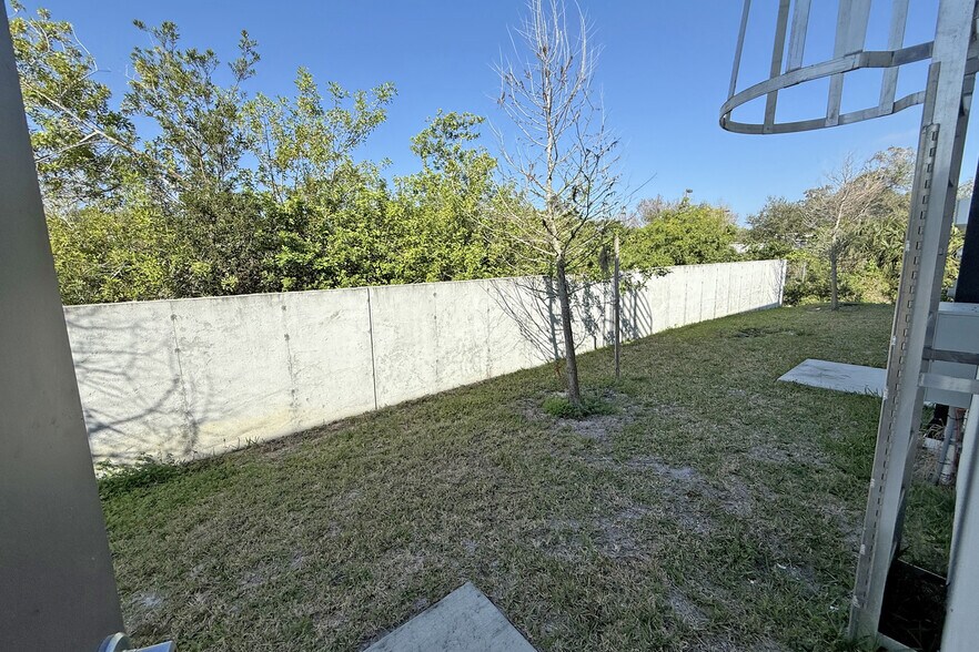 More Photos Of 315 S Courtenay Pky, Merritt Island Storefront Retail Office For Lease