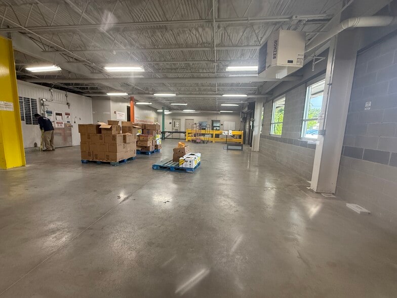 More Photos Of 450 Woodland Ave, Bloomfield Warehouse For Sale