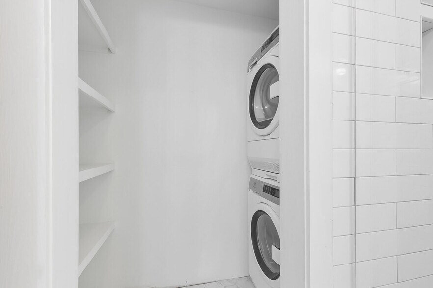 More Photos Of 612 Julia St, New Orleans Apartments For Sale