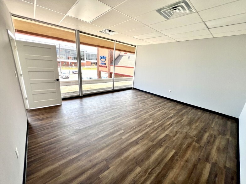 More Photos Of 701-817 W Park Row Dr, Arlington Freestanding For Lease