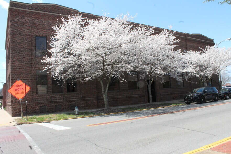 More Photos Of 201 W Market St, Kingsport Office For Sale