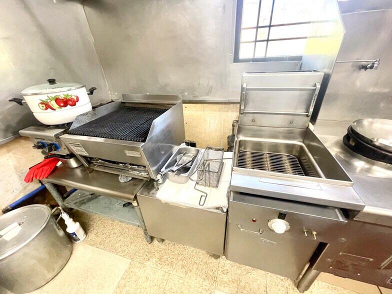 More Photos Of 924 N Main St, Mountain Grove Restaurant For Sale